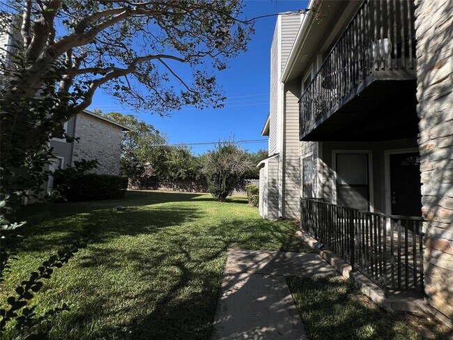 Building Photo - 10616 Mellow Meadow Dr