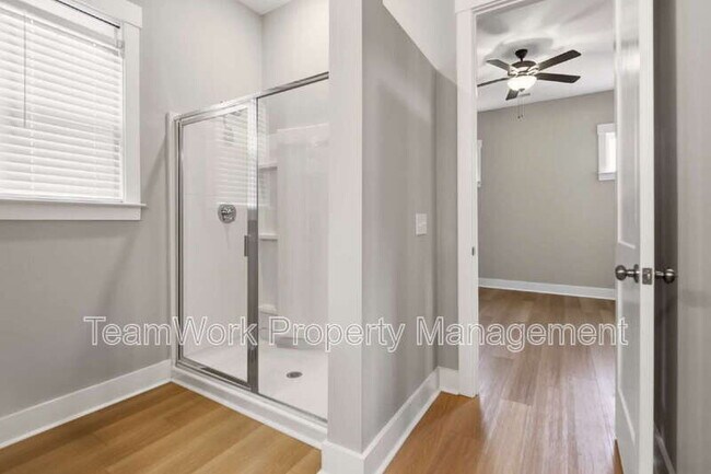 Building Photo - 553 Sound Dr