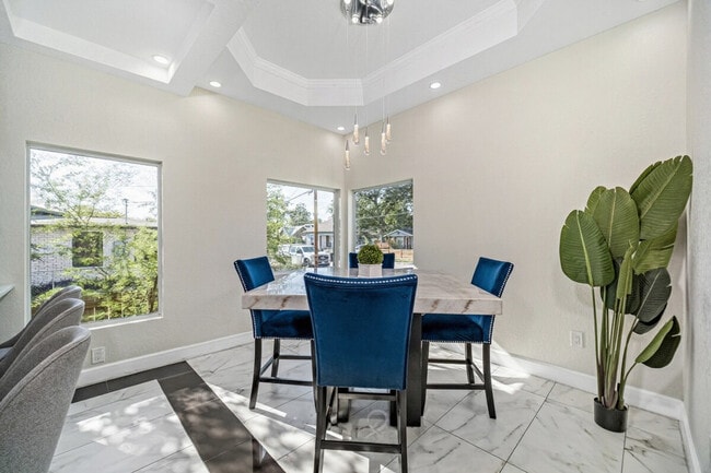 Building Photo - 219 Utah St