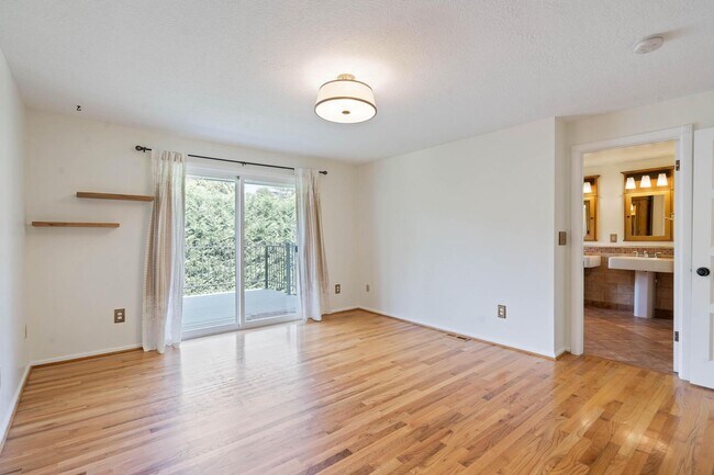 Building Photo - 13745 Cameo Ct