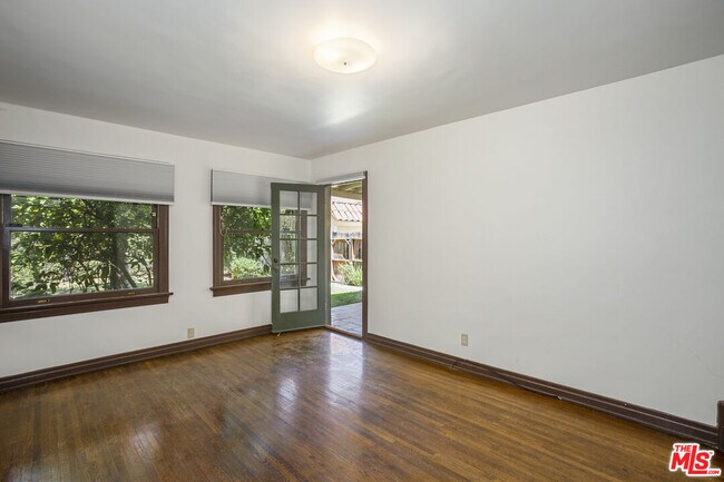 Building Photo - 131 N Citrus Ave