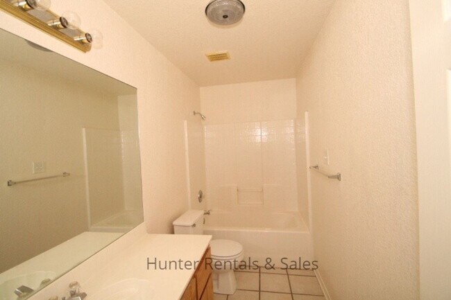 Building Photo - 4301 Thunder Creek Dr