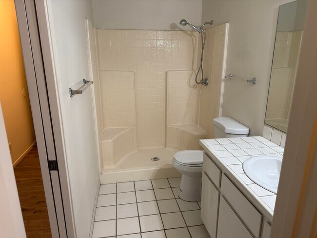 Building Photo - 53620 Avenida Velasco