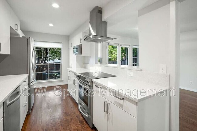 Building Photo - 7615 Woodthrush Dr