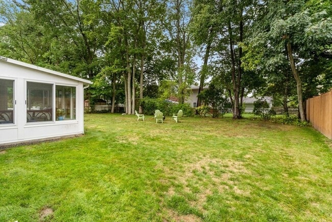 Building Photo - 23 Bradford St