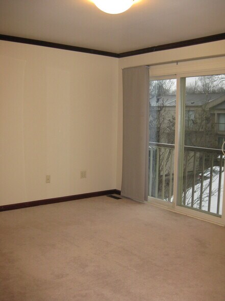 Building Photo - 1446 Oakbrook E