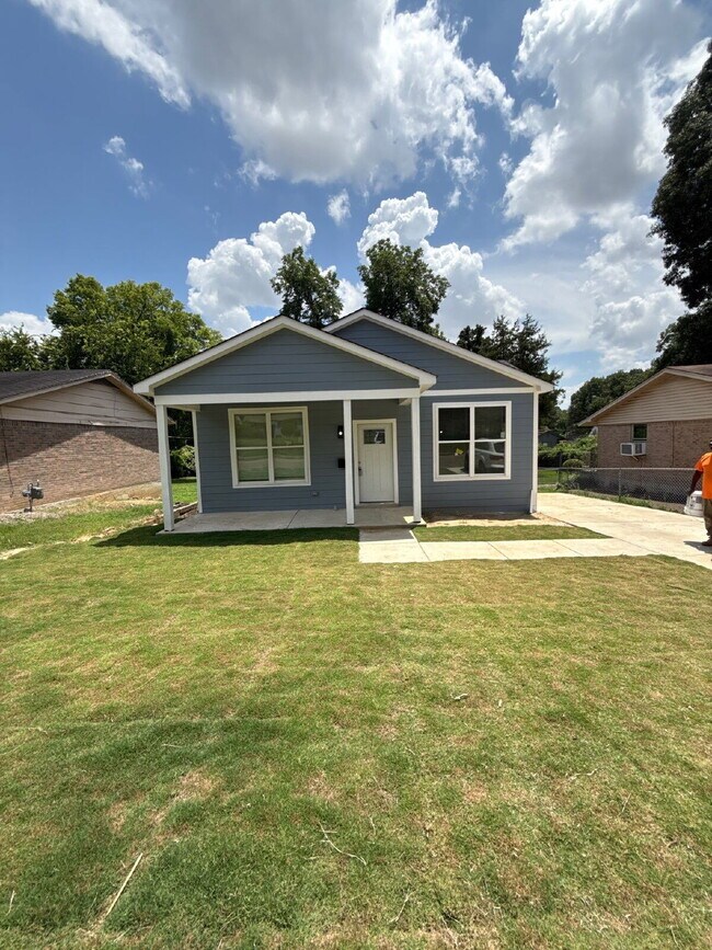 Building Photo - Fully Renovated Spacious 3BR in South Memphis – Section 8 Welcome