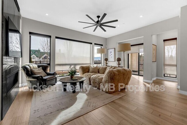 Building Photo - 76 Caballada St