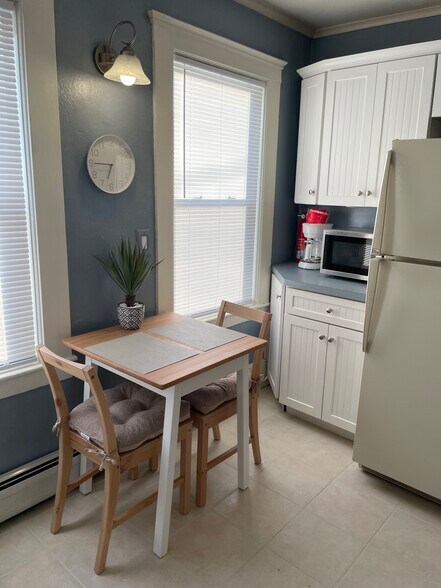 Building Photo - 4 Belmont St