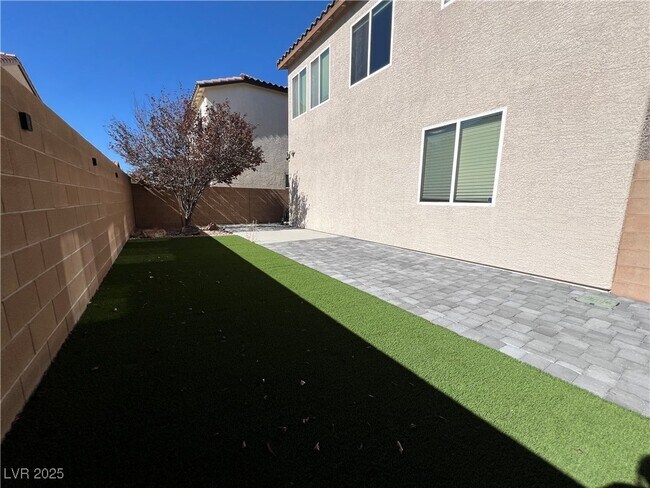 Building Photo - 10973 Sardinia Sands Dr