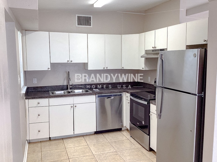 Building Photo - 2016 E Crenshaw St