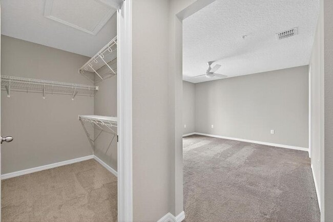 Building Photo - 9415 Randal Park Blvd