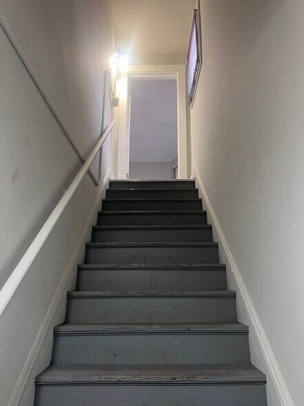 Building Photo - 2018 Corning Ave