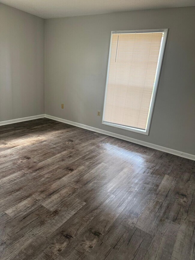 Building Photo - House for Rent in quite Neighborhood