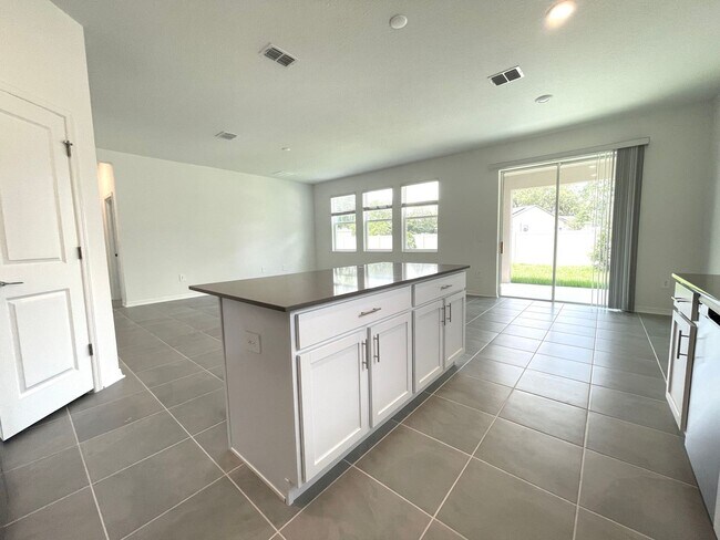 Building Photo - 4 bedroom home $2,195/mo, Storey Creek