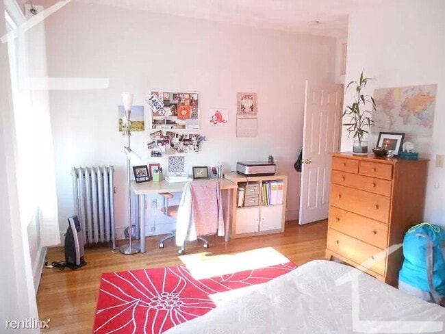 Building Photo - No Brokers Fee, Large Apartment in brighton, Heat, Hot Water Included, Eat-in Kitchen, Porch, Par...