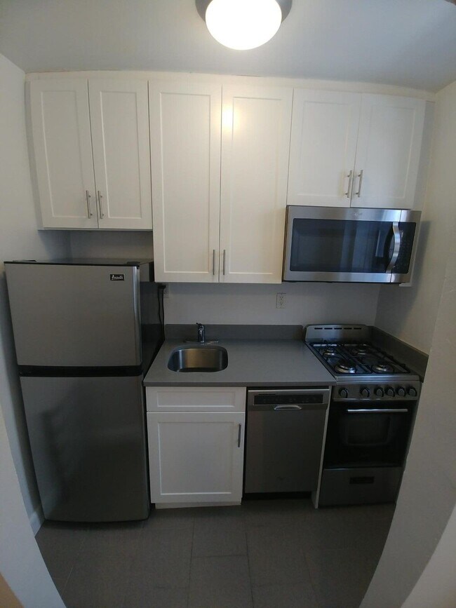 Building Photo - 102-45 62nd Rd