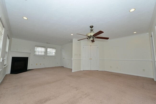 Building Photo - Harbourview Community