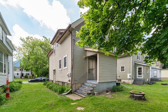 Building Photo - 117 Adams St