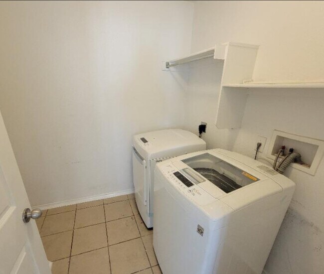 Building Photo - Modern 3-Bedroom Home with Great Amenities in San Antonio