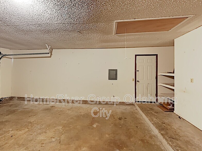 Building Photo - 1036 W Windsor Way