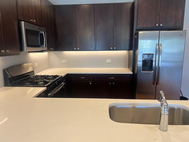 Building Photo - 4812 W Montrose Ave