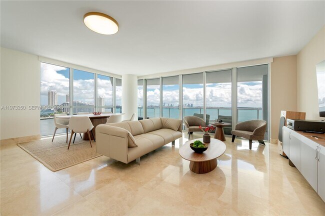 Building Photo - 1331 Brickell Bay Dr