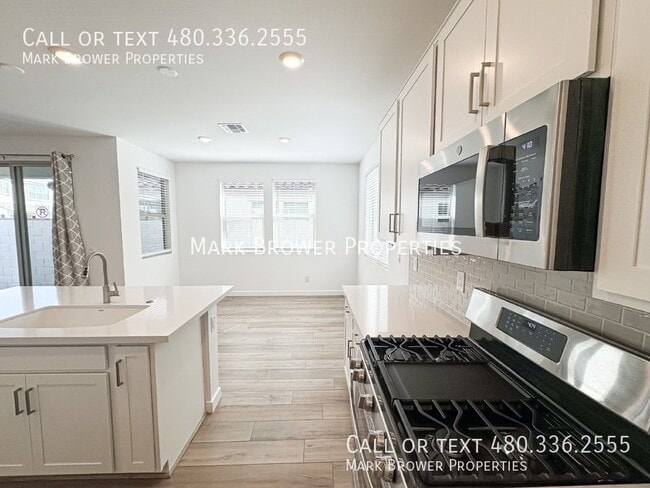 Building Photo - 9852 E Tamery Ave