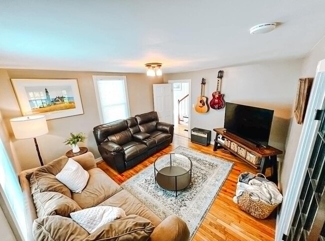 Building Photo - 252 Windsor St