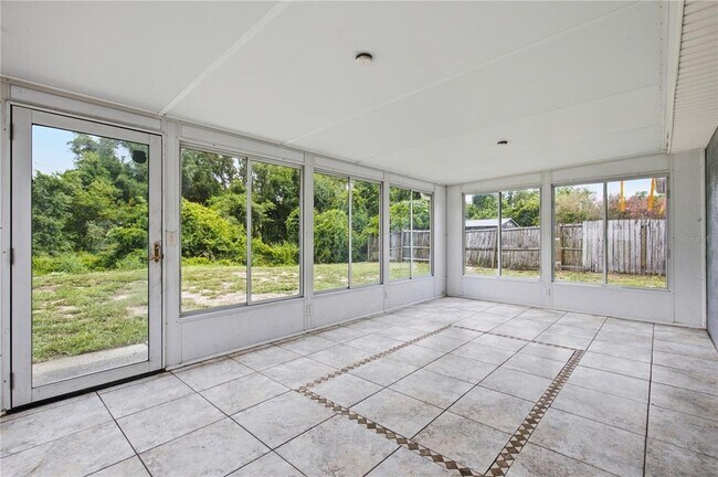 Building Photo - 148 Country Lakes Cir