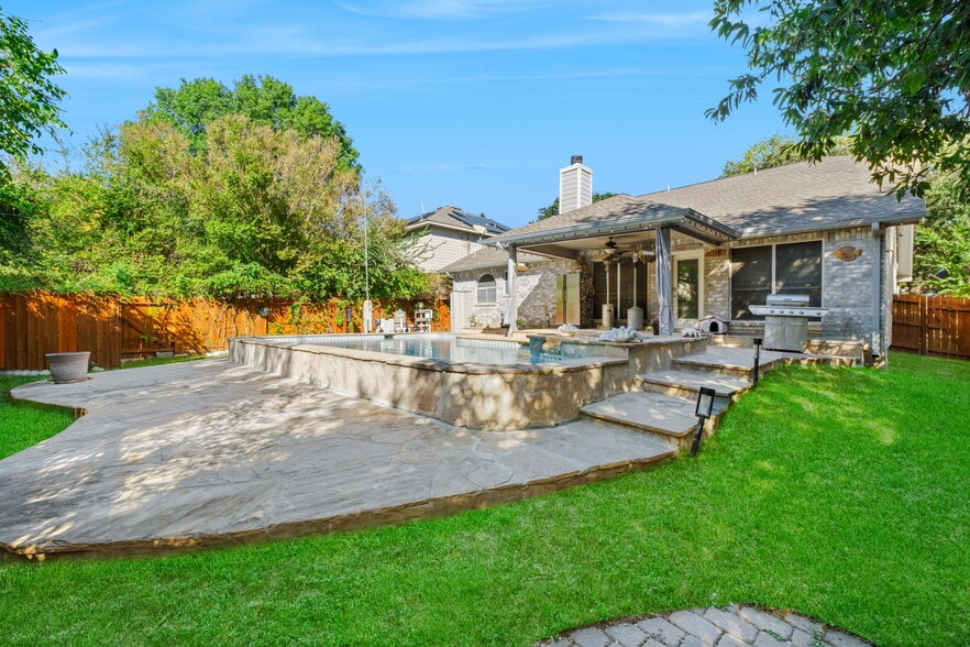 Building Photo - 12211 Hart Crest