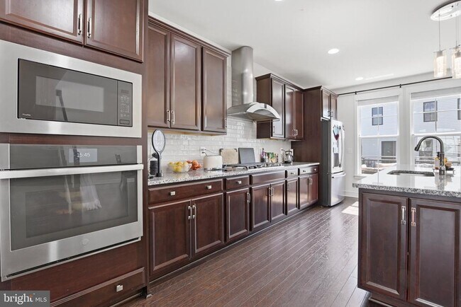 Building Photo - 25419 Hartland Orch Ter