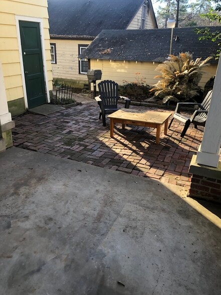 Courtyard, Storage Area, and Grill - 1623 Ivy St
