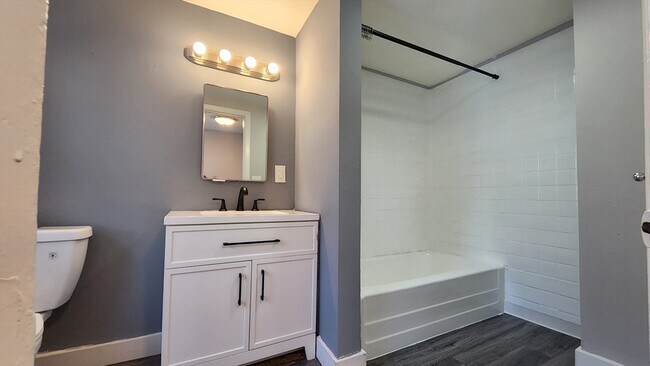 Building Photo - 119 N Main St