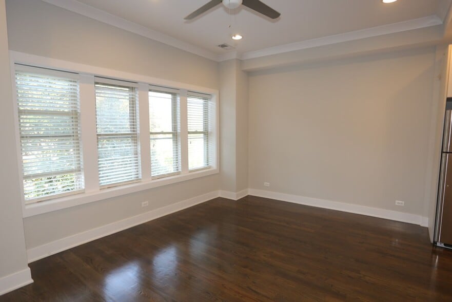 Building Photo - 3919 N Janssen Ave