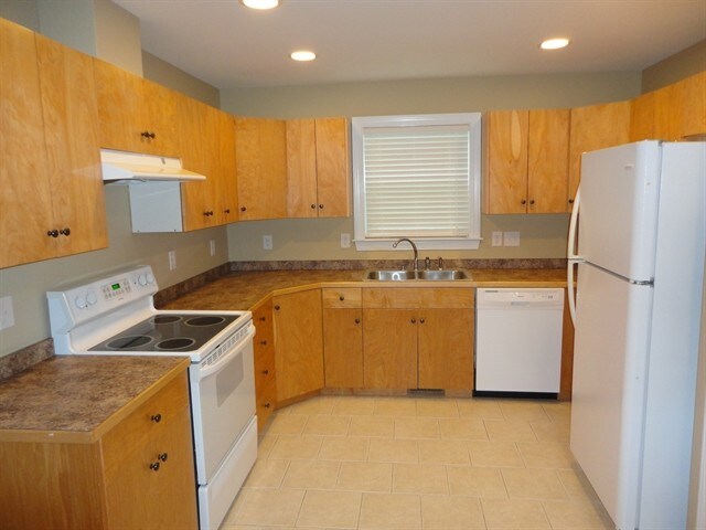 Building Photo - 5810 Colonial Dr