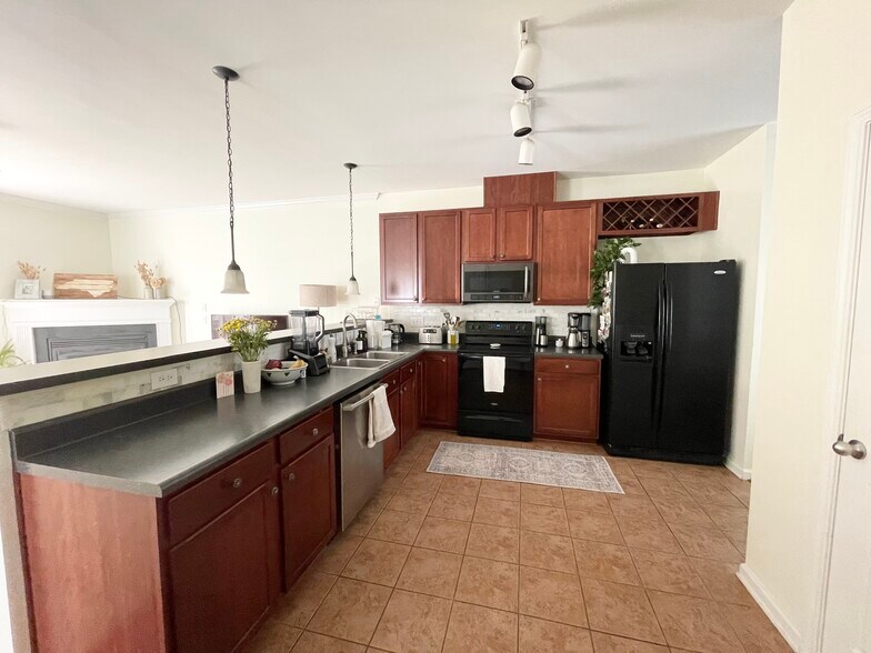 Kitchen 2 - 224 Hampshire Downs Dr