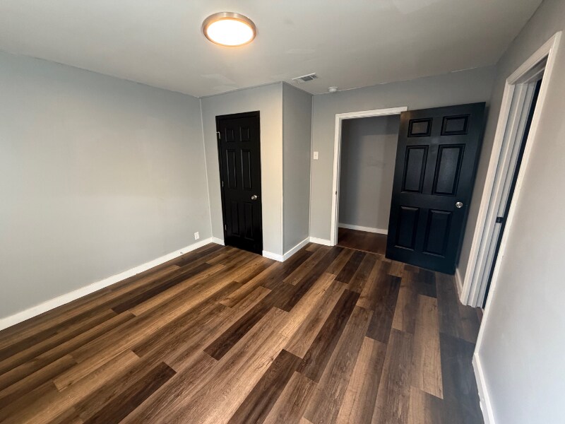 Building Photo - 514 Iowa Ave