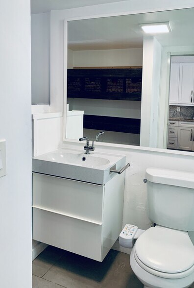 Building Photo - 528 Meridian Ave