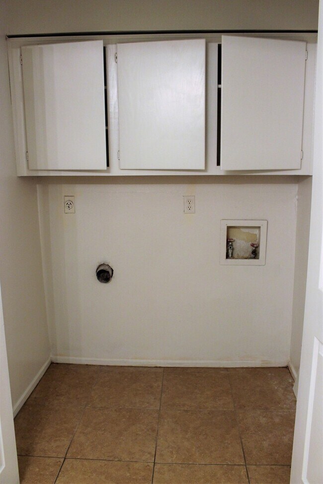 Building Photo - 3603EL