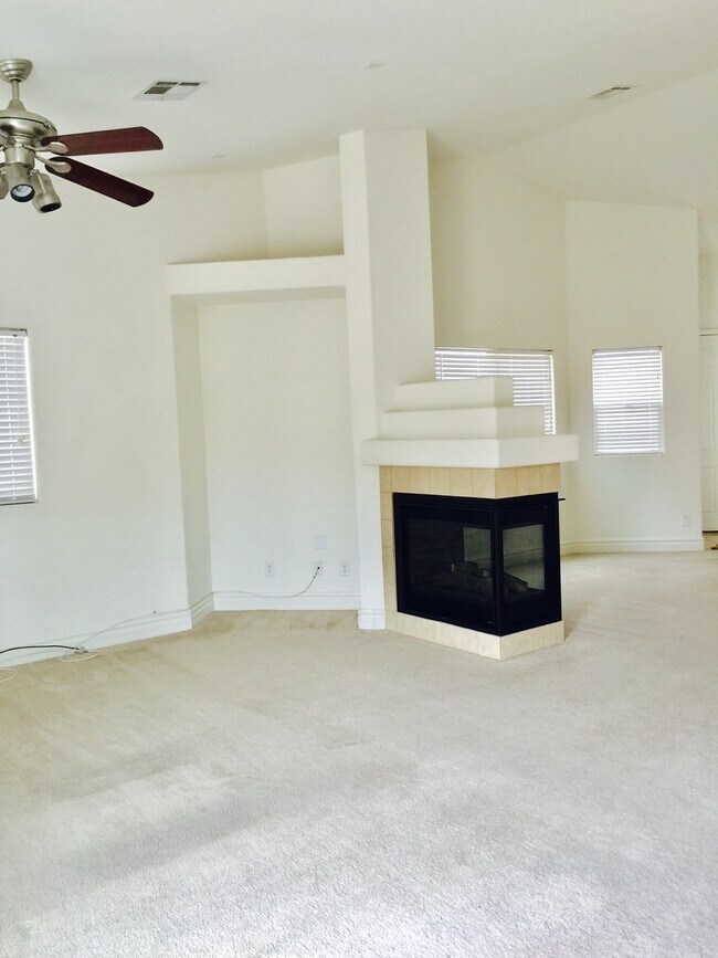 Building Photo - Lovely Rhodes Ranch Home