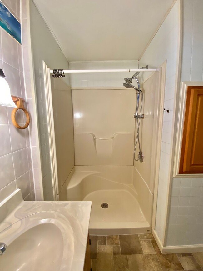 Building Photo - Peaceful Country Living - 4 BR / 3BA