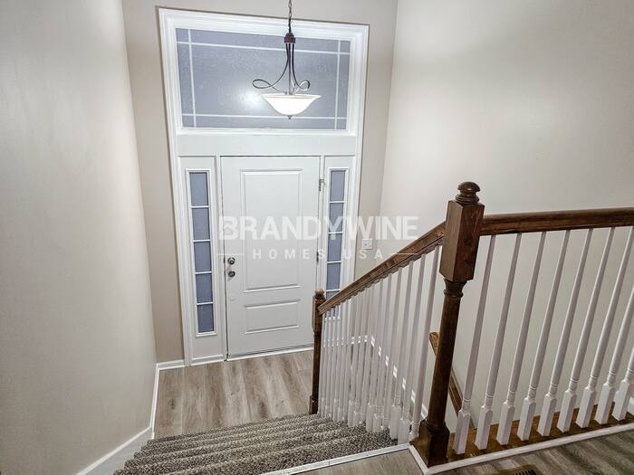 Building Photo - 803 SW Hilltop Ct