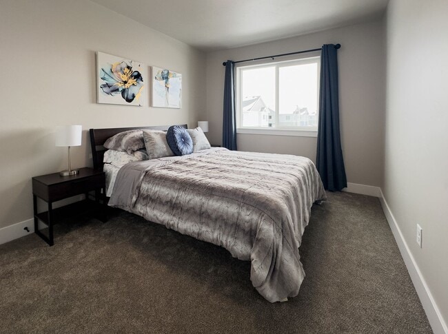 Building Photo - Refined 3-Bedroom Townhome in Sugar City | Spacious Layout, 2-Car Garage & Modern Finishes