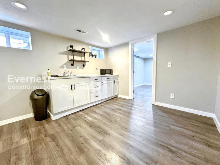Building Photo - 2551 W 39th Ave