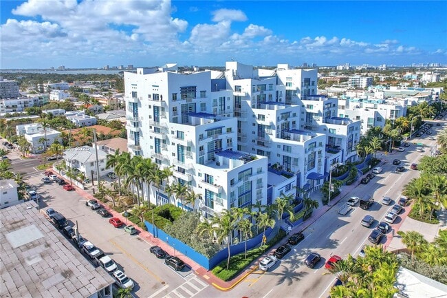 Building Photo - 7600 Collins Ave