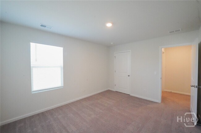 Building Photo - 103 Skylark Rd