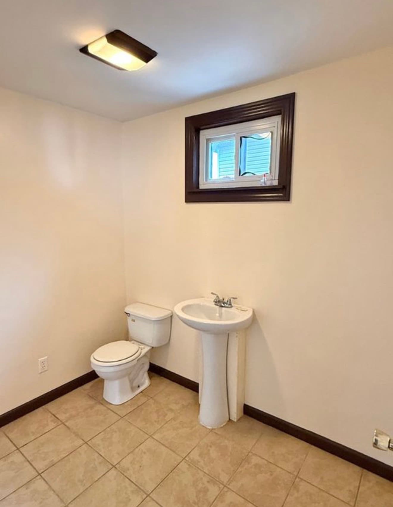 Half bath - 1803 Williams St