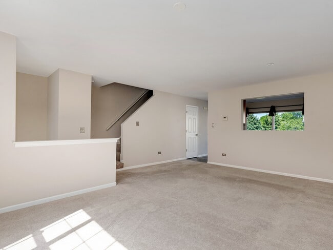 Building Photo - 2745 Canyon Dr