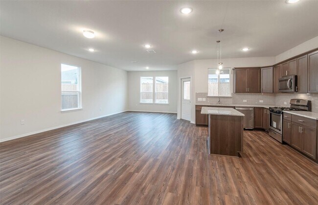 Building Photo - Move-In Ready 4-Bedroom Home with Ideal Lo...